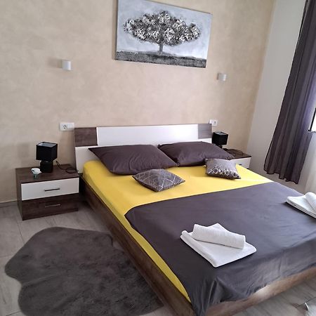 Iva Apartman Sa Bazenom Donji Zemunik Екстериор снимка