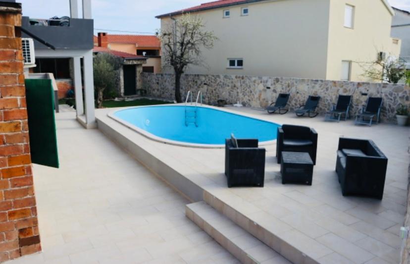 Iva Apartman Sa Bazenom Donji Zemunik Екстериор снимка