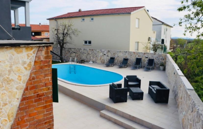Iva Apartman Sa Bazenom Donji Zemunik Екстериор снимка