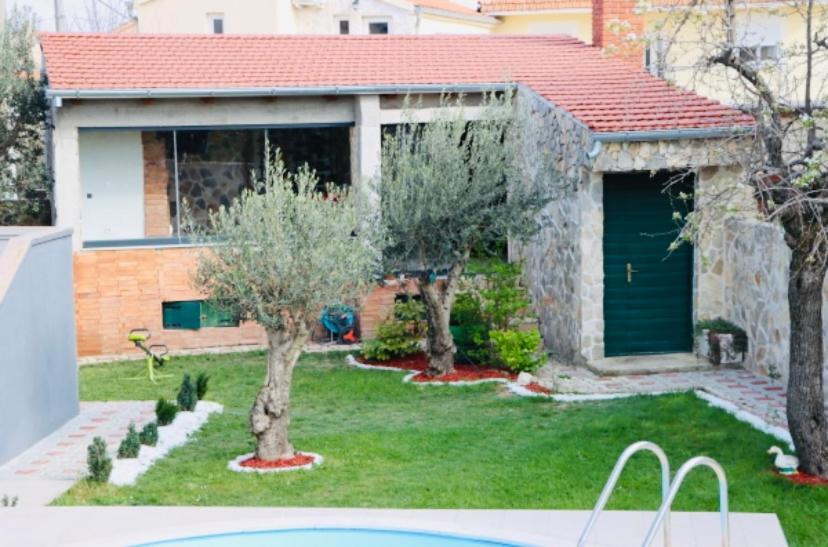 Iva Apartman Sa Bazenom Donji Zemunik Екстериор снимка