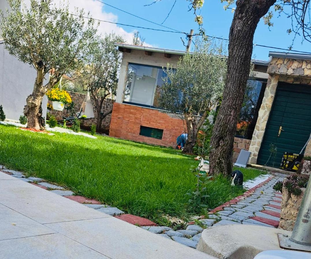 Iva Apartman Sa Bazenom Donji Zemunik Екстериор снимка