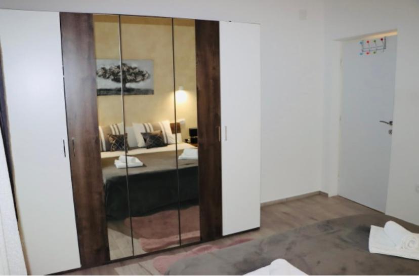 Iva Apartman Sa Bazenom Donji Zemunik Екстериор снимка