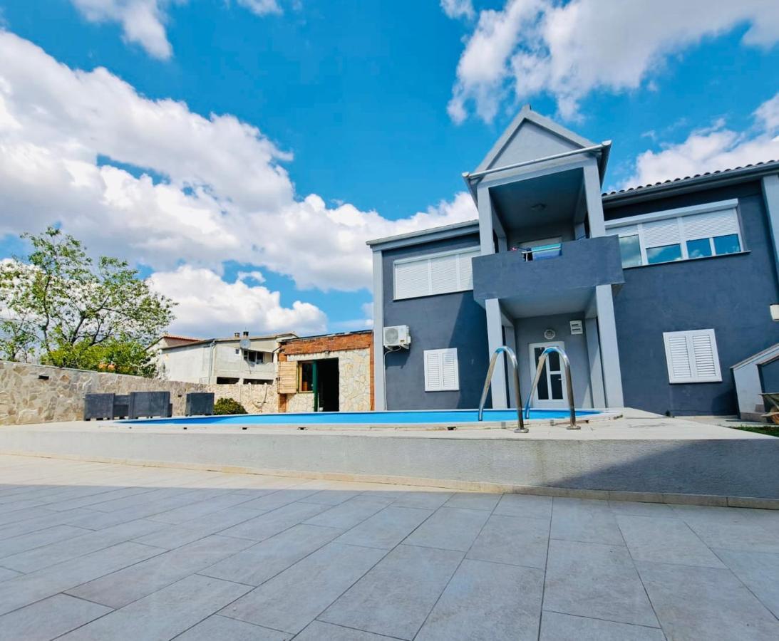 Iva Apartman Sa Bazenom Donji Zemunik Екстериор снимка