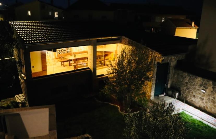 Iva Apartman Sa Bazenom Donji Zemunik Екстериор снимка