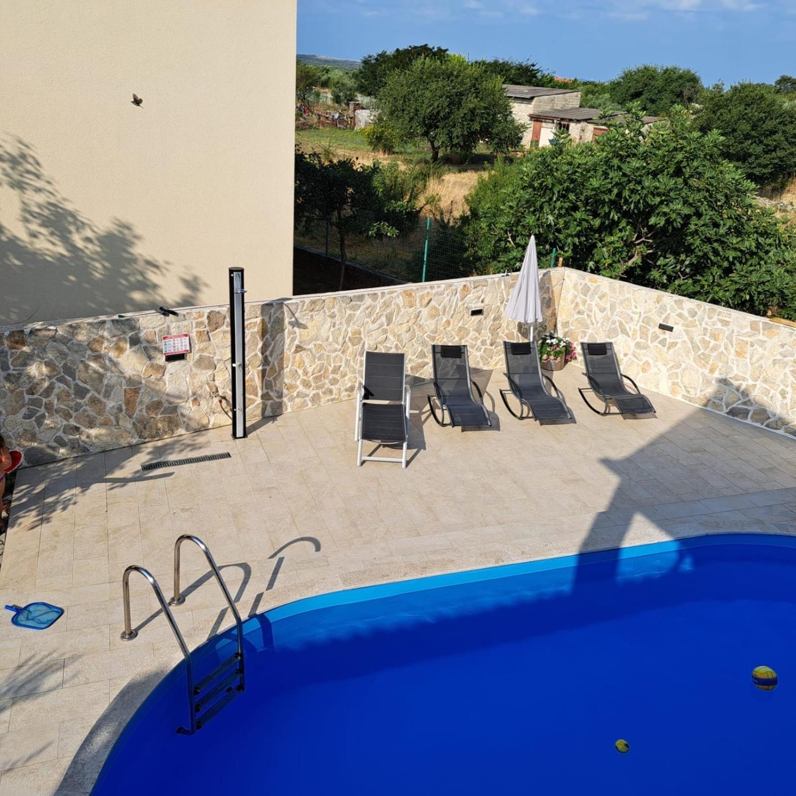 Iva Apartman Sa Bazenom Donji Zemunik Екстериор снимка