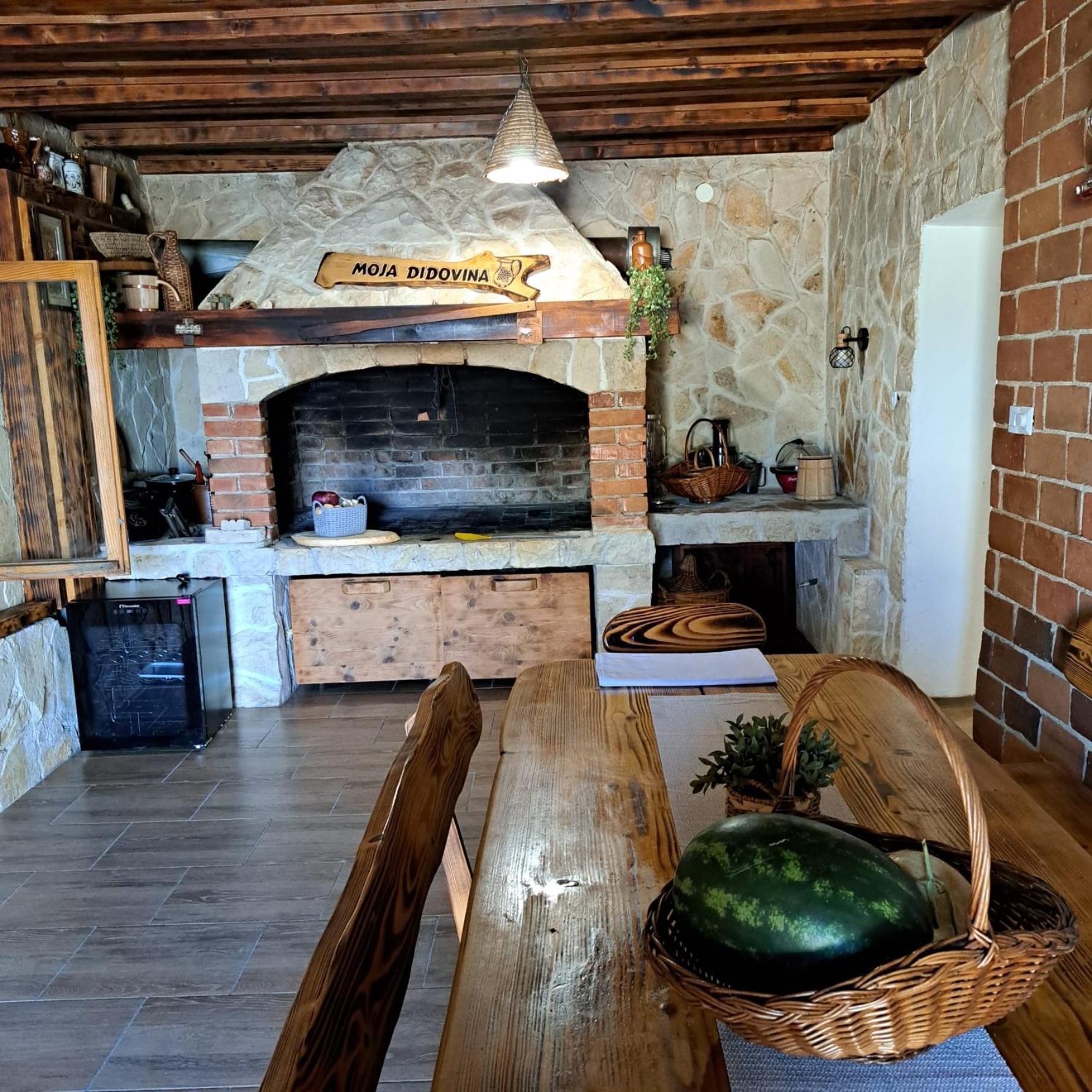 Iva Apartman Sa Bazenom Donji Zemunik Екстериор снимка